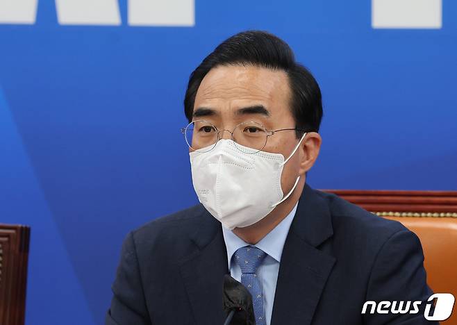 박홍근 더불어민주당 원내대표가 29일 오전 서울 여의도 국회에서 추가경정예산(추경)안 관련 긴급 기자간담회를 하고 있다. (공동취재) 2022.5.29/뉴스1 © News1 이재명 기자