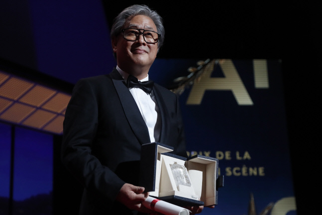박찬욱 감독이 제75회 칸 영화제에서 감독상을 수상했다. EPA연합뉴스.