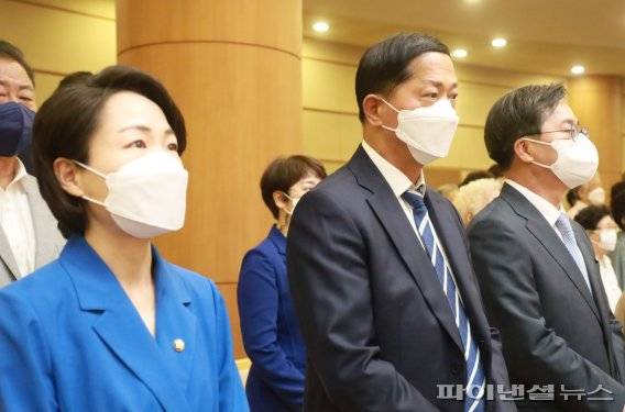 이재준 더불어민주당 고양시장 후보(가운데) 29일 광성교회 예배 참석. 사진제공=이재준 후보 캠프