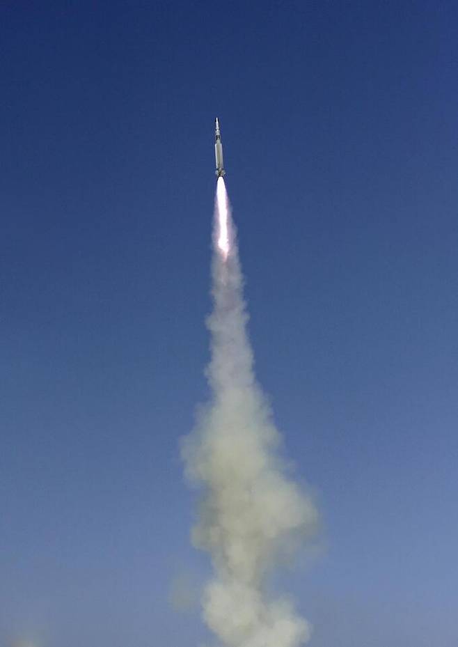 VL 미카 함대공미사일이 하늘을 향해 발사되고 있다. MBDA 제공