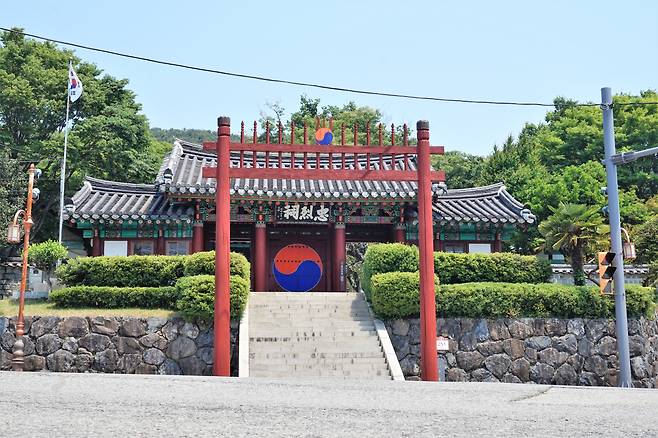 삼도수군통제사에 오른 이운룡 장군이 통영에 세운 이순신의 사당 충렬사. [서동철 논설위원]