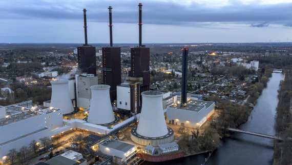 지난 3월 30일 독일 베를린 인근에서 촬영된 천연가스 화력 발전소.AP뉴시스