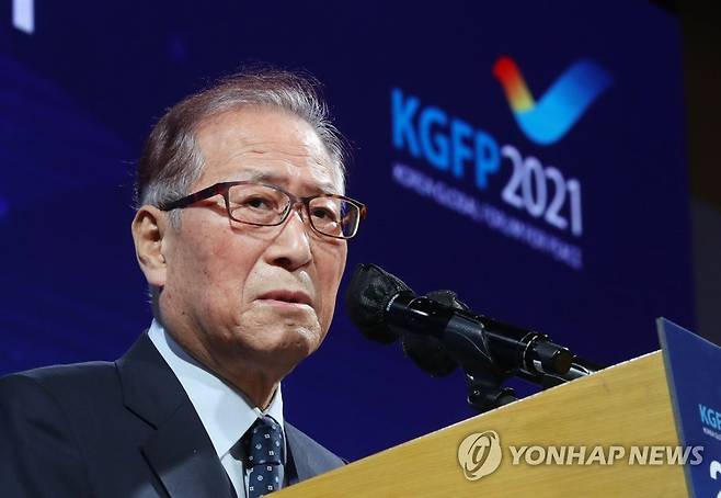 정세현, 한반도국제평화포럼 기조연설 (서울=연합뉴스) 이정훈 기자 = 정세현 민주평화통일자문회의 수석부의장이 31일 오전 서울 영등포구 전경련회관에서 열린 2021 한반도국제평화포럼에서 기조연설을 하고 있다. 2021.8.31 uwg806@yna.co.kr