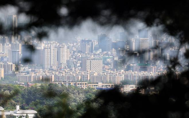 서울 중구 남산에서 바라본 서울시내 아파트.(사진=연합뉴스)