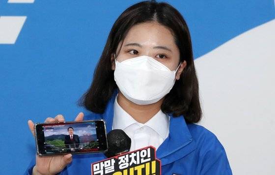 박지현 더불어민주당 공동비상대책위원장이 31일 지방선거 최종 점검 기자회견에서 윤석열 대통령 AI 선거운동 의혹 관련 발언을 하고 있다. [뉴스1]