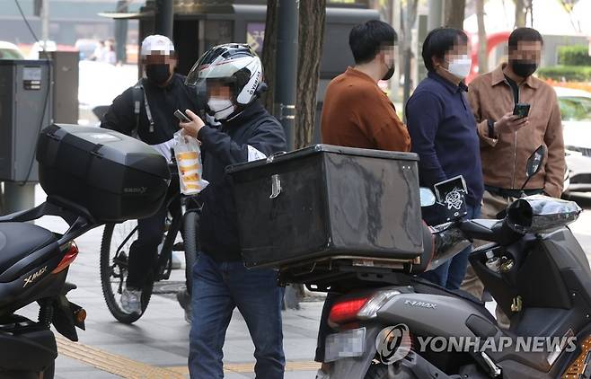 "같은 음식점이라도 수수료체계·할인행사 따라 배달비도 달라" [연합뉴스 자료사진]