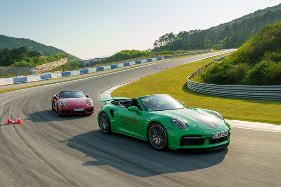 718 Boxsters on the race track [PORSCHE KOREA]