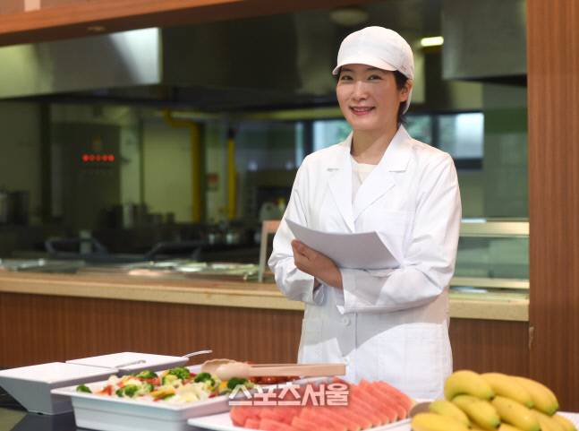 파주축구국가대표트레이닝센터(NFC) 신현경 영양사가 최근 스포츠서울과 인터뷰에서 포즈를 하고 있다. 파주 | 최승섭기자 thunder@sportsseoul.com