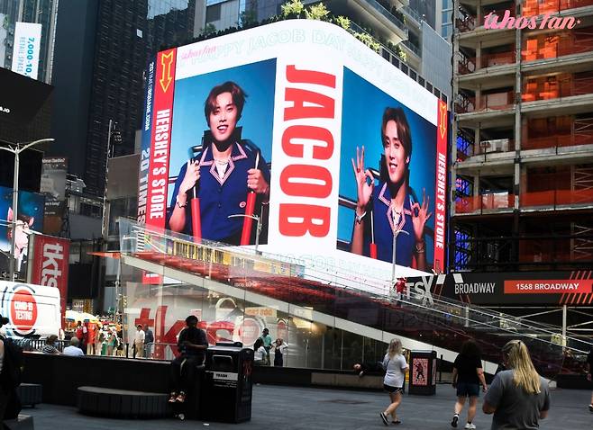더보이즈 제이콥, 美 타임스퀘어 대형 전광판 장식