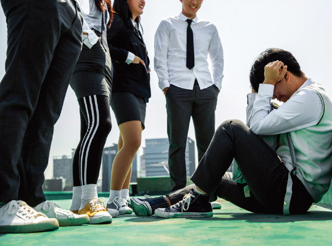 학폭 가해자가 아이돌이 된다는 것은 악인이 사회적으로 성공하는 구도로 여겨질 수도 있다(사진은 기사 내용과 관계없음). [GETTYIMAGES]