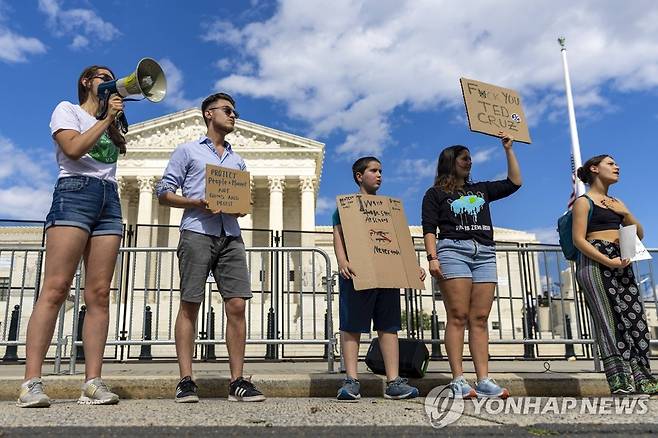 미국 대법원 앞 낙태권 보장 시위 [AFP 연합뉴스 자료 사진. 재판매 및 DB 금지]