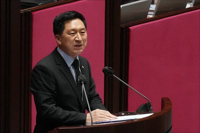 국민의힘 김기현 의원이 지난 20일 오후 국회 본회의에서 자신의 징계안에 대해 변명을 하고 있다. [국회사진기자단]