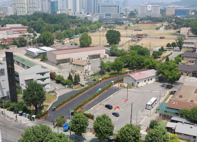 정부가 서울 용산 미군기지 일부를 추가로 반환받은 3일 반환 예정지인 13번 게이트 인근 전경. 연합뉴스