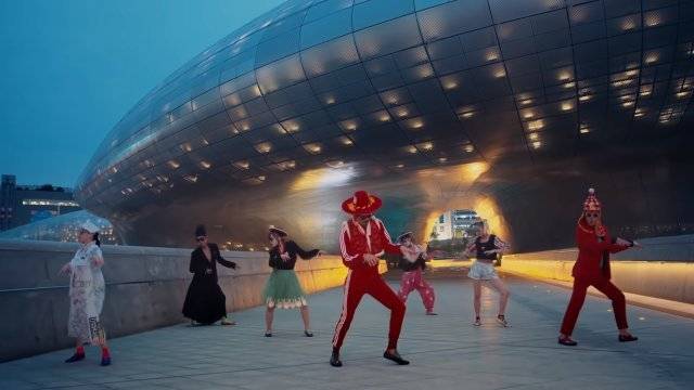 이날치 뮤직비디오 캡쳐