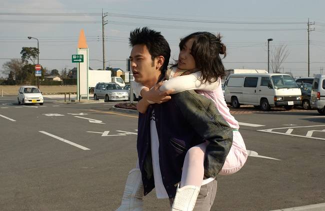 쓰네오는 조제를 업고 다녀야 하는 상황에 지치기도 한다. 자신이 그것을 평생 감당할 수 없단 사실을 어렴품이 짐작하기도 한다. 그러나 지레 겁먹고 멈추는 대신, 사랑할 수 있는 시간 동안 최선을 다해 사랑한다.<사진 제공=엔케이컨텐츠>