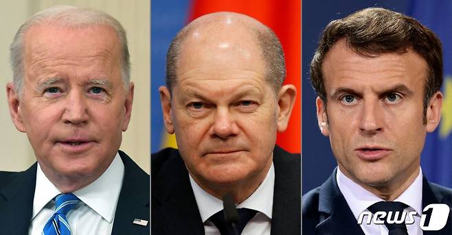 러시아의 침공으로 발발한 우크라이나 전쟁이 장기화하면서 서방의 대오에도 미묘한 분위기차가 감지된다. (왼쪽부터) 조 바이든 미국 대통령, 올라프 숄츠 독일 총리, 에마뉘엘 마크롱 프랑스 대통령.  © AFP=뉴스1