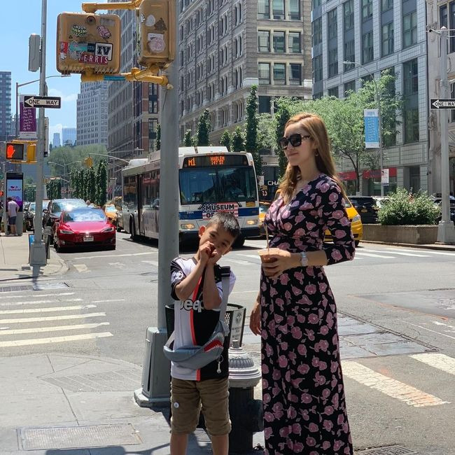 Actor Ko So-young took on her husband, actor Jang Dong-gun, and son, daughter and outing, and grabbed Apgujeong with Rain jewels.Ko So-young posted several pages on his SNS on the 28th of last month.In the photo, Ko So-young walked along the Appgujeong road with two dogs.Ko So-young caught the attention of the viewers at once, showing off the perfect physicals such as the long legs and the cows just before the extinction, as well as the goddess beauty that can not be hidden even though she wears a mask.In particular, Ko So-young showed off his warm family affection by answering with my daughter, today is all family to a fan asking Who do you take a dog walk with?Actor Ku Hye-sun has become a hot topic to show off his Rain jewels, which are as good as luxury goods, even wearing cheap dresses.Ku Hye-sun posted several photos on his SNS on March 31 and posted an article saying, I have a lot of inquiries about dresses worn in advertisements.The dress was purchased for 30,000 won and filmed, and all of it is out of stock now, Ku Hye-sun said.In the ad, he wore a colorful hot pink dress with white skin that made the dress stand out.The slender body of Ku Hye-sun, a chiffon-based dress, was more prominent and the feeling of being more delicate was more emphasized.So, the inquiries of the followers poured out, and eventually Ku Hye-sun answered, but it is out of stock.Singer and actor Rain made a meaningful statement at Blue House, which he wrote on his personal social media on the afternoon of the 31st of last month: What do you think...?I wonder ... he posted a picture, looking at Blue House with his arms folded.Rain was curious about the intense red Rain, white T-shirts and jeans, looking at Blue House and saying what to do.Turns out that he was performing solo at Blue House.After that, Rain said, Hello ~ Rain Rain.Thanks to you, I will perform alone at Blue House on Friday, June 17th at 7 pm Glory and I want to be with you in an open space!Im sure youll give me a quarter of a dozen, he said. 1. Dress code: anything black. Black Sungrass 3. The passion to leave you on Rain.Those who will dance with me for the best stage are those who want to show their faces to 195 countries around the world along with Netflix who will burn the passion and passion that they have been hiding for the best stage. Actor Choi Jin-sils daughter Choi Joon-Hee has revealed her hot touch with her boyfriend.Choi Joon-Hee posted on SNS on the 1st of last month, I was sorry that I could not go to the water park last year and I could not go to the pool villa. I did not know why there was such a beautiful pool villa in Busan. I did.The photos released along with this became a hot topic.Choi Joon-Hee showed her deep skinny in a swimsuit as she hugged her boyfriend and kissed him at the swimming pool in Full Villa.Singer Lim Chang-jungs wife, Seo Hee-yan, unveiled the days when she was 80kg.When I followed my dads United States of America performance three years ago, when the iPhone forgets, I am still asleep and admiring Alone in United States of America, he told his SNS on the 3rd.The seven-month Jansan woman and Junjae, who had Junpyo on the boat, were reminiscenced about the childrens voice, the middle-aged and ungambling ambivalence, and my warm 80-kilo picture, as well as the United States of America (why are you not in the United States of America photo?) I did.In the photo, Seo Hee-yan is seven months of pregnancy, but she is so thin that she can not believe that she is a pregnant woman.SNS