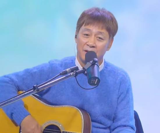 수와진의 형 안상수는 "요즘 유튜브 활동을 활발하게 하고 있으며 가수들 중에선 슈퍼챗(후원금) 1위에 올랐을만큼 구독자분들께서 적극 참여해주신다"고 말했다. /수와진TV 캡처