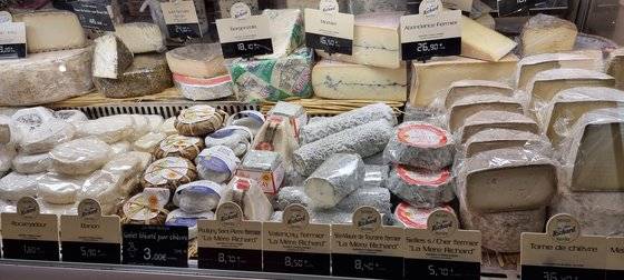 프랑스 미식도시 리옹의 폴 보퀴즈 시장 모습.