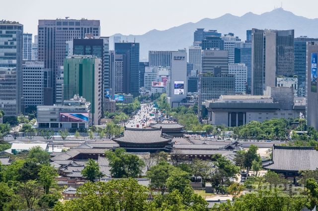 서울 종로구 청와대 뒷산에서 지난달 10일 내려다본 광화문 전경. 국민일보 DB