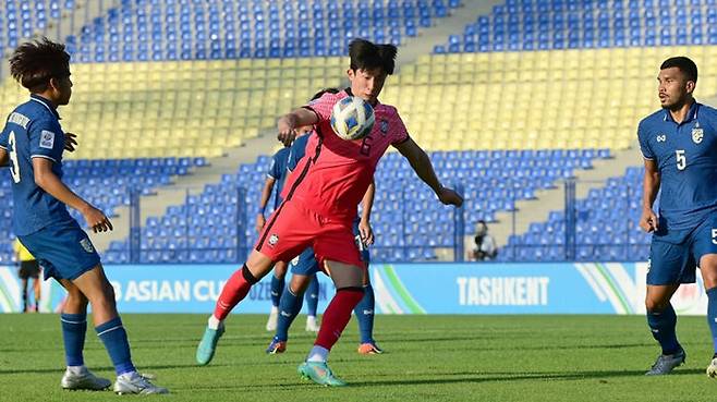 슈팅하는 고재현