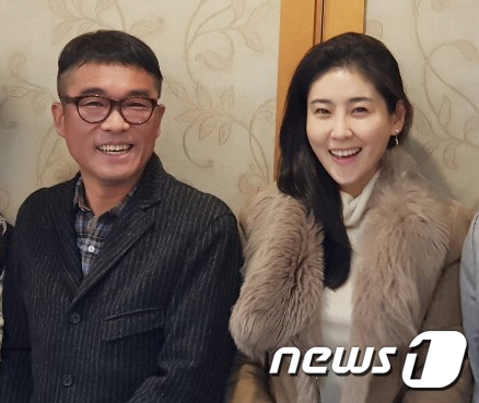 김건모(왼쪽) 장지연 © 뉴스1