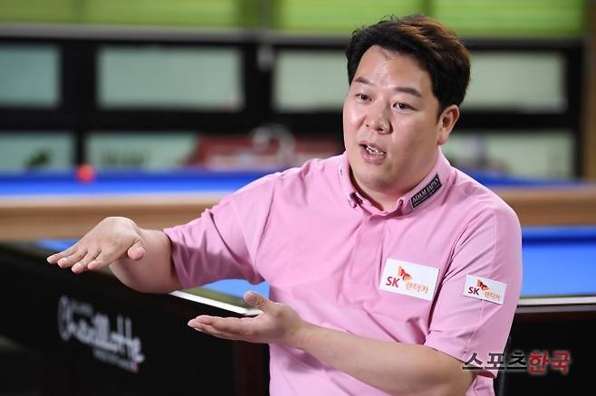 프로당구 선수 강동궁이 7일 자신의 개인연습실에서 스포츠한국과 인터뷰를 하고 있다. ⓒ이혜영 기자 lhy@hankooki.com