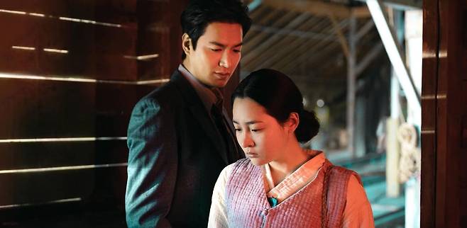 일제강점기 개인의 욕망을 좇는 인물의 상징과 같은 캐릭터 '고한수'(이민호)와 고난의 시기를 이겨낸 어머니의 상징과 같은 '선자'(김민하). /애플tv+