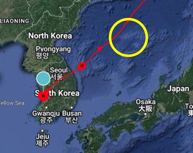 해수부가 7일 재배포한 자료. 최초 자료의 일본해 오표기를 동해로 정정(잘못을 고쳐서 바로잡음)하는 것이 아니라, 표기 자체를 아예 삭제하는 것으로 실수를 무마했다. 지도 속 텅 빈 바다는 동해도 일본해도 아닌 게 되어 버렸다.