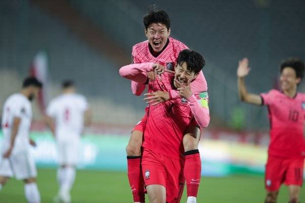 손흥민(앞), 황의조. 사진제공 | 대한축구협회