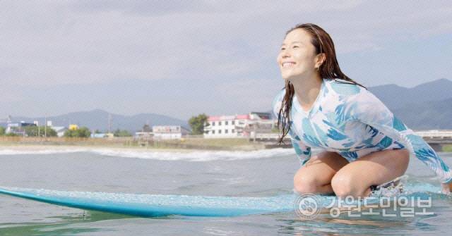 ▲ ‘서핑의 메카’ 양양에 살며 서핑 롱보드 국가대표로 활동하고 있는 문리나 프로.[강원도민일보 자료사진]