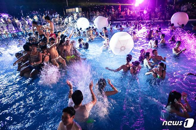 워커힐 비키티 풀파티© News1