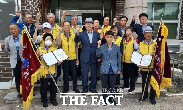 담양군노인회 한궁팀이 제5회 전남연합회장기 한궁대회 남·녀 단체전에서 우승을 차지했다./담양군 제공