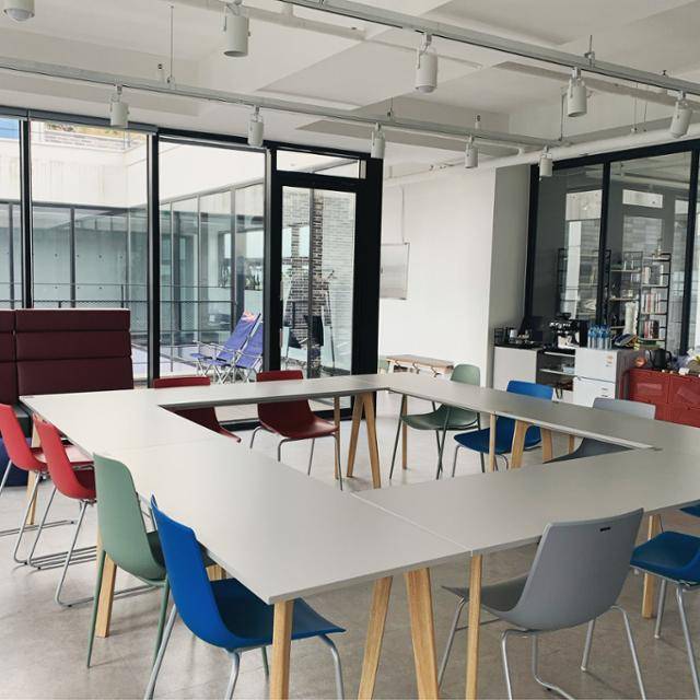 서울 마포구 서교동에 있는 '썸원 프로젝트' 사무실. 직장이나 자택이 근처인 멤버십 회원들은 자주 이곳에 들러 '커피 타임'을 갖는다. 윤성원 제공