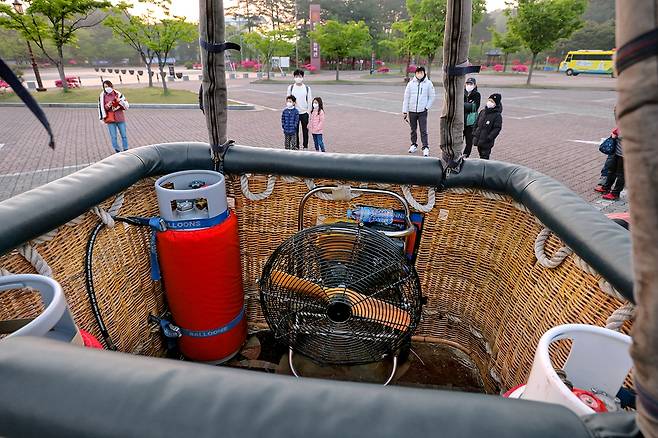 열기구 바스켓의 내부 [사진/진성철 기자]