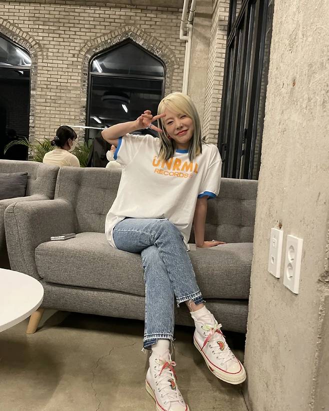 Girls Generation Sunny boasted the active girl group aspect.Sunny posted two photos on her Instagram page on Wednesday.In the photo, Sunny poses on a sofa in what looks like a cafe, wearing a white T-shirt, jeans, and sneakers, he is showing off his coolness in a relatively comfortable and modest outfit.Especially, his bleaching hairstyle attracts attention. As the Girls Generation is about to come back, there is a view that Hair changes according to the album concept.Other members are also announcing the change in Hair style, raising expectations for Girls Generation fans.Girls Generation will release a new album to celebrate the 15th anniversary of debut in August. In July, JTBC will show its own entertainment Source Tam.