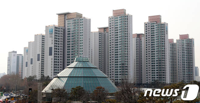 서울 서초구 래미안 퍼스티지 아파트. 2018.2.18/뉴스1 © News1 구윤성 기자