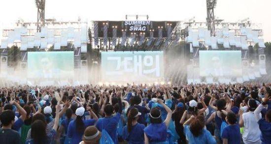 지난 2018년 서울 송파구 잠실종합운동장 보조 경기장에서 열린 싸이 '흠뻑쇼' 공연 모습. /사진=연합뉴스
