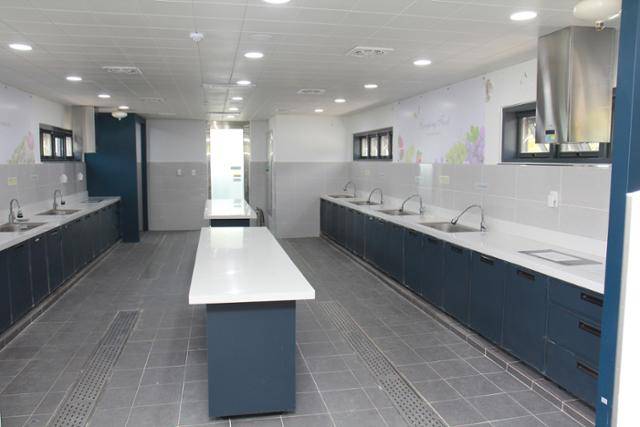 빙계 얼음골 야영장의 호텔급 공동 주방. 박상은 기자