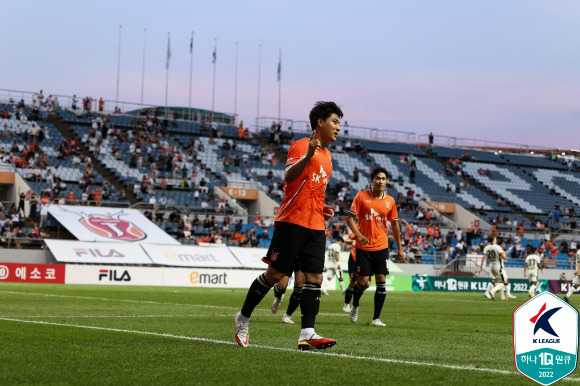 제주 유나이티드 주민규가 페널티킥을 성공시킨 뒤 세리머니를 하고 있다. [사진=한국프로축구연맹]