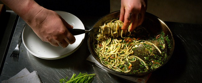 이 영화는 다양한 음식을 맛깔스럽게 담아낸다.<사진 제공=영화사 진진>