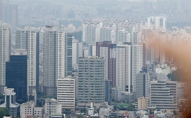 서울 남산에서 바라본 아파트의 모습. [연합]