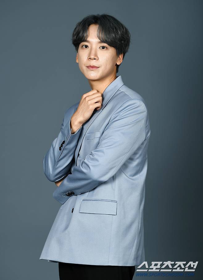 가수 김찬호가 16일 스포츠조선과의 인터뷰에 앞서 포즈를 취하고 있다. 박재만 기자 pjm@sportschosun.com/2022.06.16/