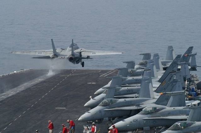 항공모함에서 이륙하는 ‘ F-14D 톰캣’ 사진출처 미 해군