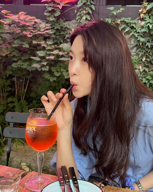 Group AOA member Seolhyun reveals lovely beautySeolhyun uploaded several photos of her recent history to her Instagram account on Tuesday.In the photo, there was a picture of Seolhyun sitting at a pretty outdoor table in the restaurant and having a relaxing time.The appearance of Seolhyun, who shows the essence of Hello, My Dolly Girlfriend, including a blue shirt and long straight hair, led to cheers from fans.On the other hand, Seolhyun appeared in Doa Hee in the cable channel TVN drama The Murderers Shopping List which last month.