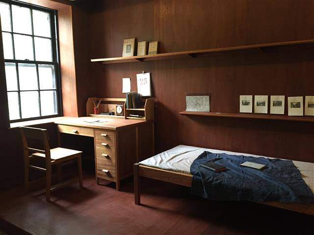 1층 긴 복도를 따라 자리한 개별 방의 내부 모습.함혜리 제공