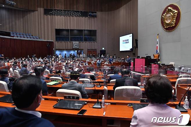 이준석 국민의힘 대표가 14일 서울 여의도 국회에서 열린 의원총회에서 발언하고 있다. (공동취재) 2022.6.14/뉴스1 © News1 허경 기자