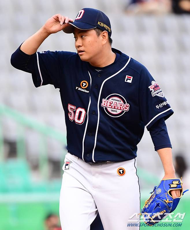 2022 KBO리그 SSG랜더스와 두산베어스의 경기가 21일 인천SSG랜더스필드에서 열렸다. 두산 선발 이영하가  SSG 2회말 2사 2,3루에서 김민식에게 2타점 적시타를 내주고 있다.  인천=최문영 기자 deer@sportschosun.com/2022.06.21/