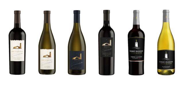 레이블에 포도품종을 명시한 로버트 몬다비 와이너리의 와인들. 왼쪽부터 카베르네 소비뇽(나파밸리), 샤도네이(나파밸리), 퓌메블랑(에스테이트 오크빌), 카베르네 소비뇽(투 칼론 리저브), 카베르네 소비뇽(프라이빗 셀렉션), 샤도네이(프라이빗 셀렉션). 신동와인 홈페이지 캡처