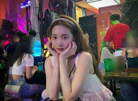 Actress Yura from Girls Day boasted her innocent beauty.On the 21st, Yura posted a picture on his instagram with the phrase bye bye Thailand was happy.Yura has released photos taken throughout Thailand, showing off her lovely charm with calyxes, and her chin with one hand and her charm full of pure charm.Meanwhile, Yura has appeared in the JTBC Saturday drama People in the Meteorological Administration: A Cruelty of In-house Love which ended in April.